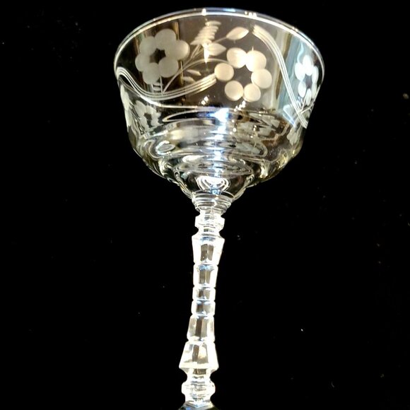 Set of 4 Champagne Cordial Cocktail Sherbert Dessert Floral Etched Glasses - Picture 4 of 6